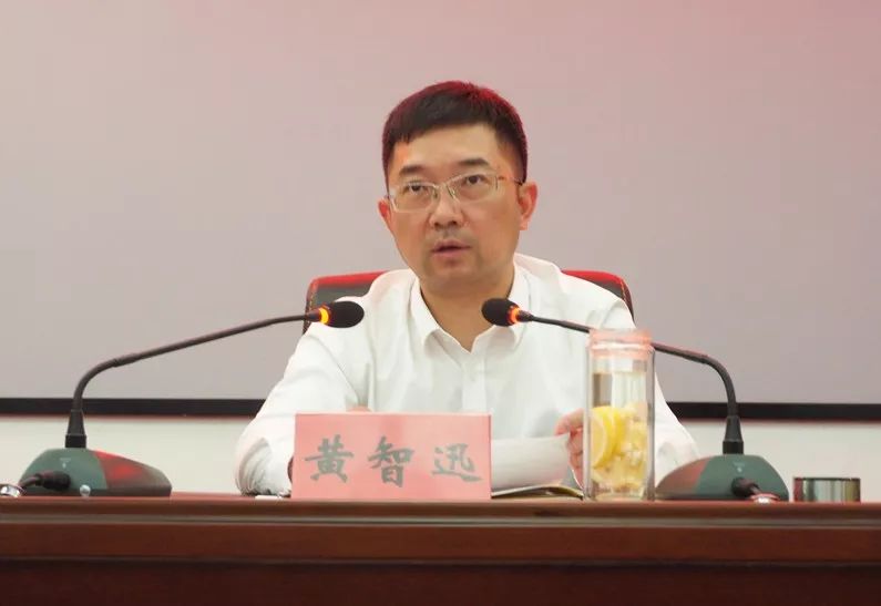 对于2019年度征兵工作,黄智迅强调,一是抓好会议精神学习贯彻.