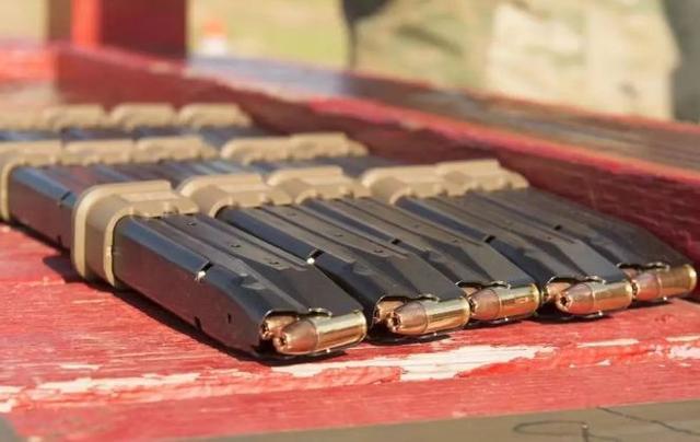 手枪弹匣里的子弹为什么这么少,都在20发内?难道不能多搞点吗?