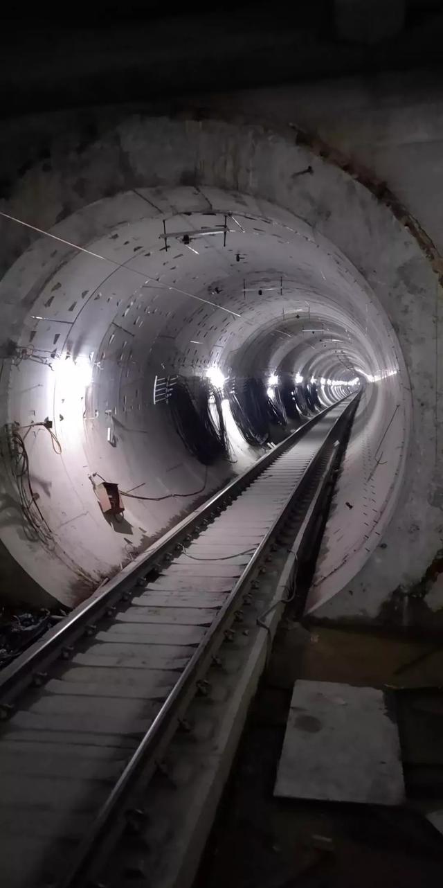 消息| @呼市人 地铁1号线地下段轨通啦!