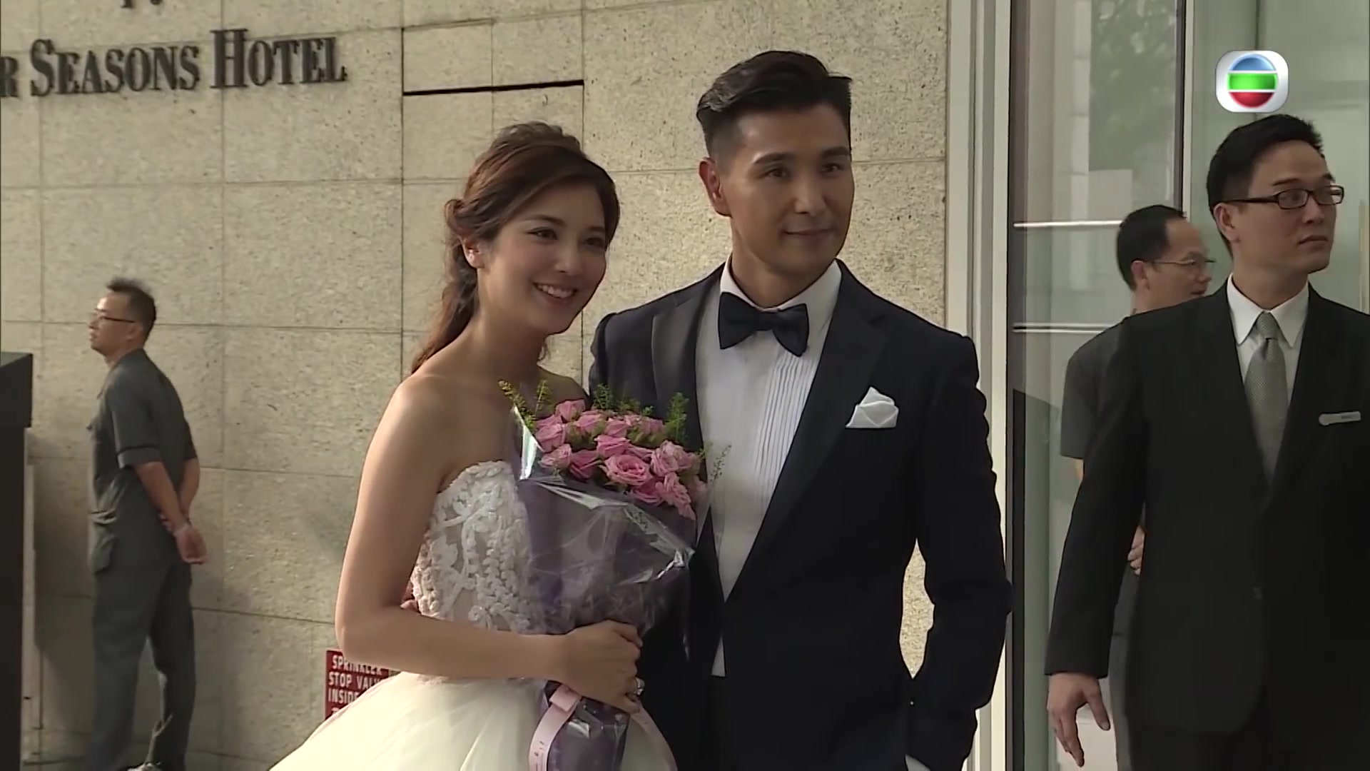 娶了单文柔,陈展鹏甘愿把财政大权及家中决策权奉上,近月请工人,买过