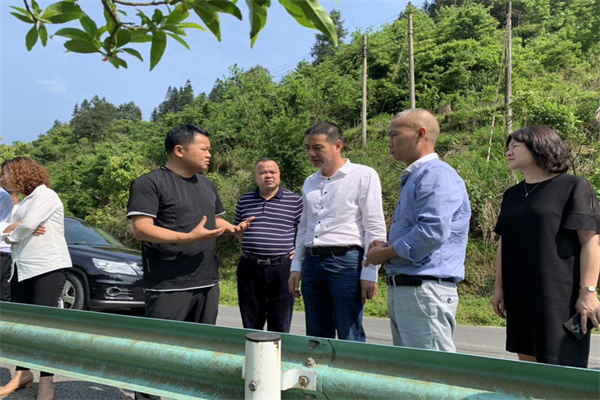 广东何氏水产有限公司董事长何华先到天柱县考察