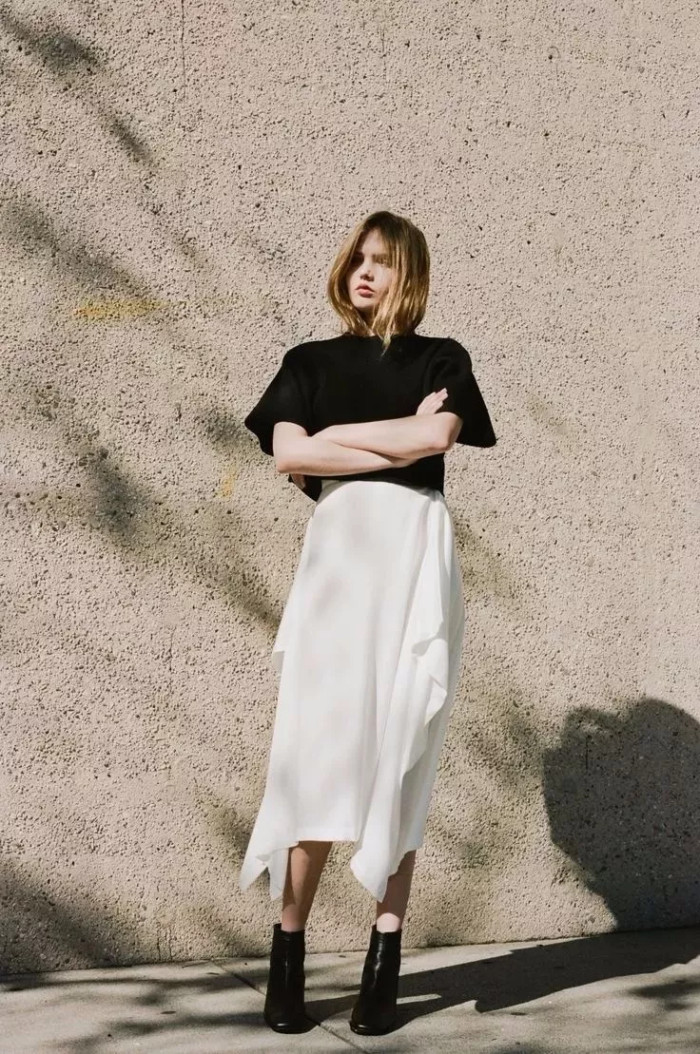 流水的时尚铁打的黑t,春天里时髦人的穿搭套路_身材