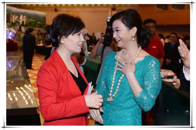 原创58岁主播李瑞英最近大变样浓妆意外吸睛时尚美得让人移不开眼