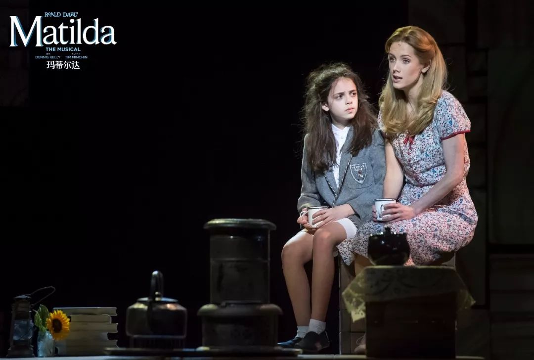 舞蹈训练领域有着卓越的成就,一部《跳出我天地》(billy elliot),高