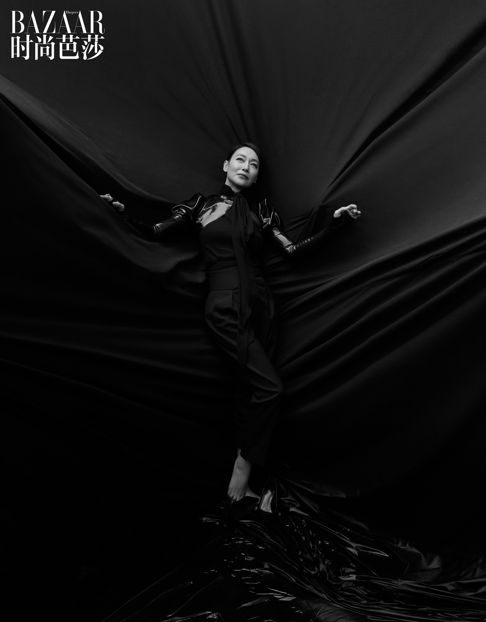 惠英红时尚芭莎大片曝光 黑色主题诠释女王气场