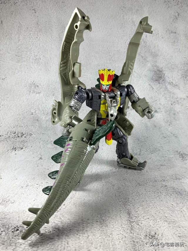 78民间测评:变形金刚官方 bw系列 刀背/剑龙