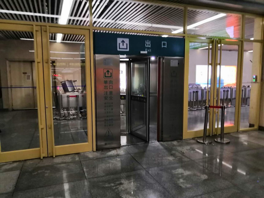 天津站通道口安装1台天津站南4出站口安装6台天津站8号安检口安装1台