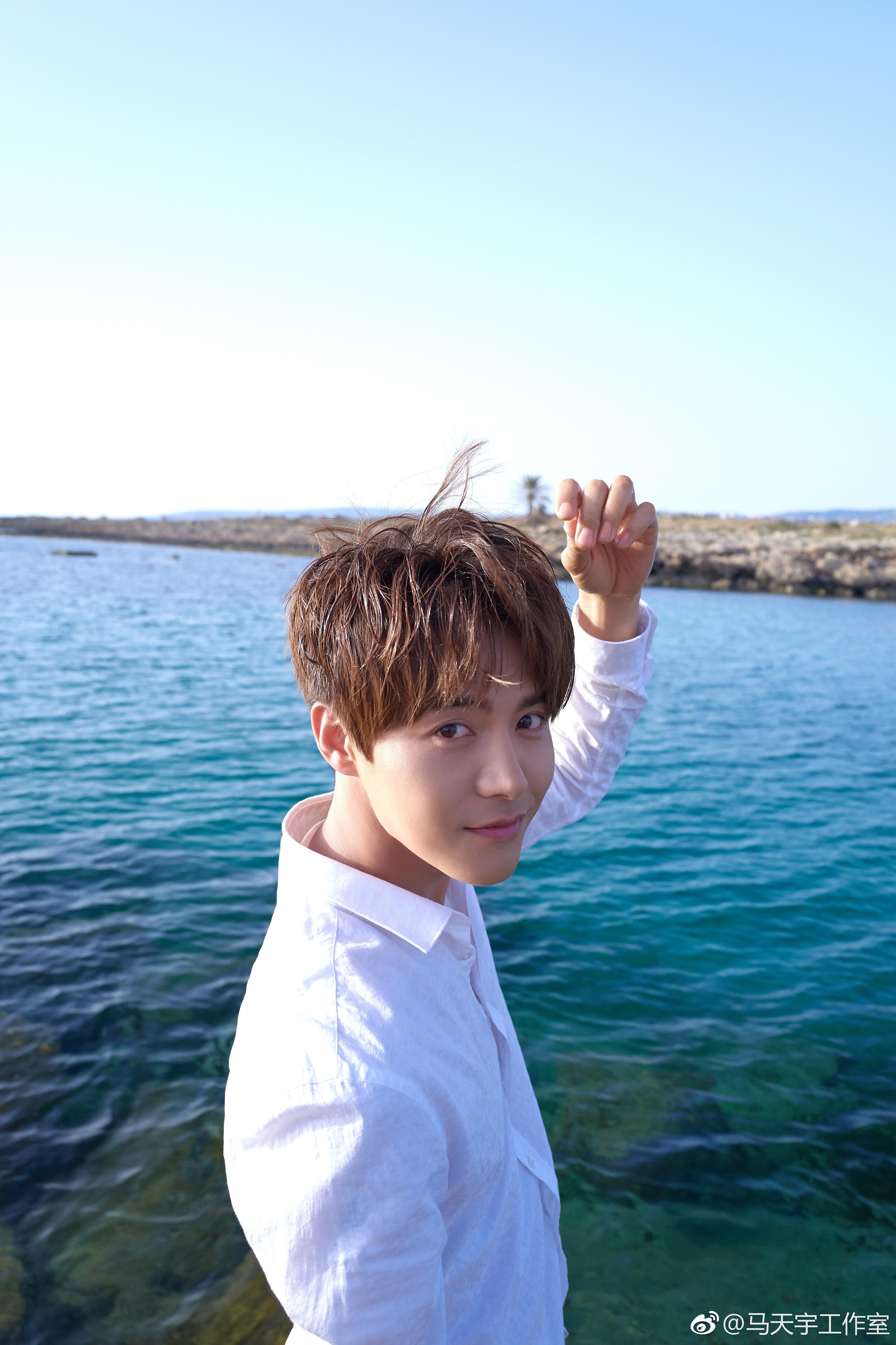 马天宇更博向一众网友求救,看来距离正式营业还有那么长的时间