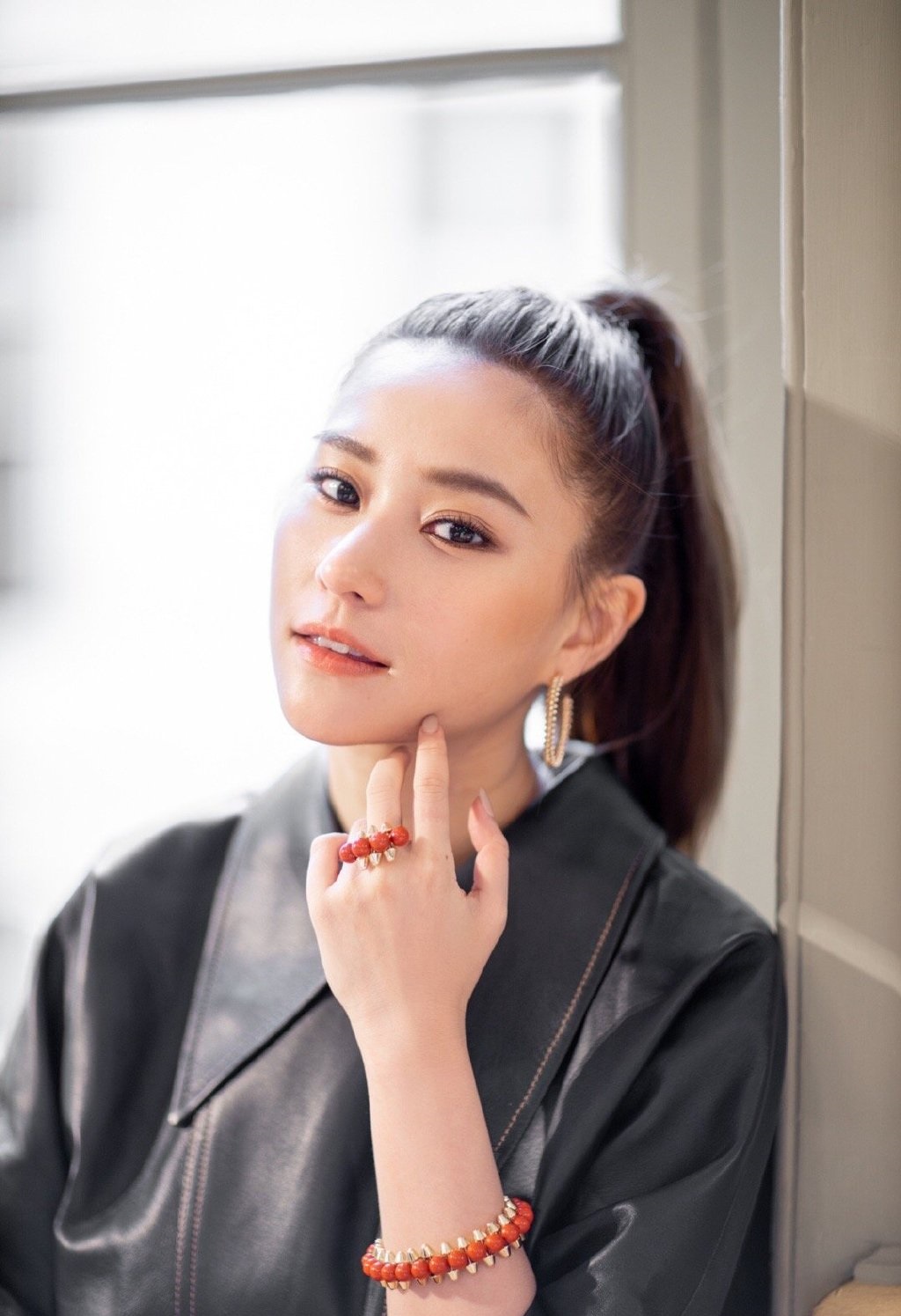 窦骁何超莲承认恋情红娘疑似窦骁绯闻女友奚梦瑶这关系很复杂