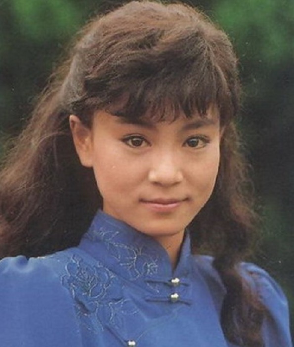 她也因为这部剧和琼瑶结缘并移居台湾,1990年到1992年,刘雪华出演了