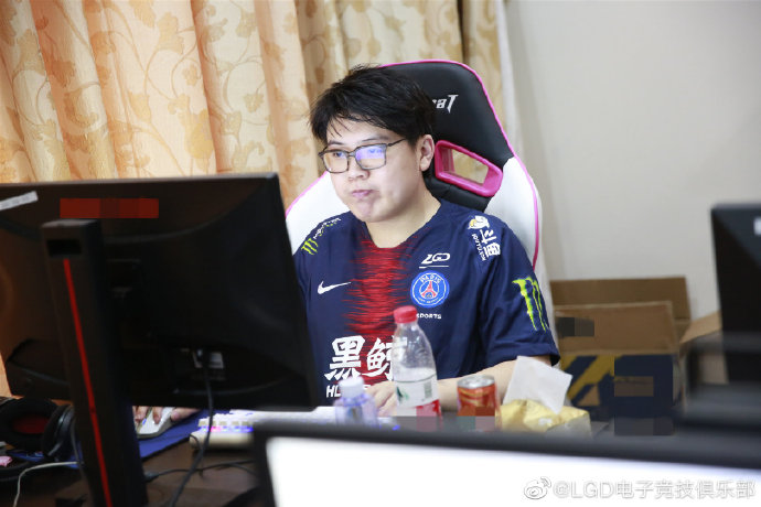 lgd放出选手训练照ame真颜值担当