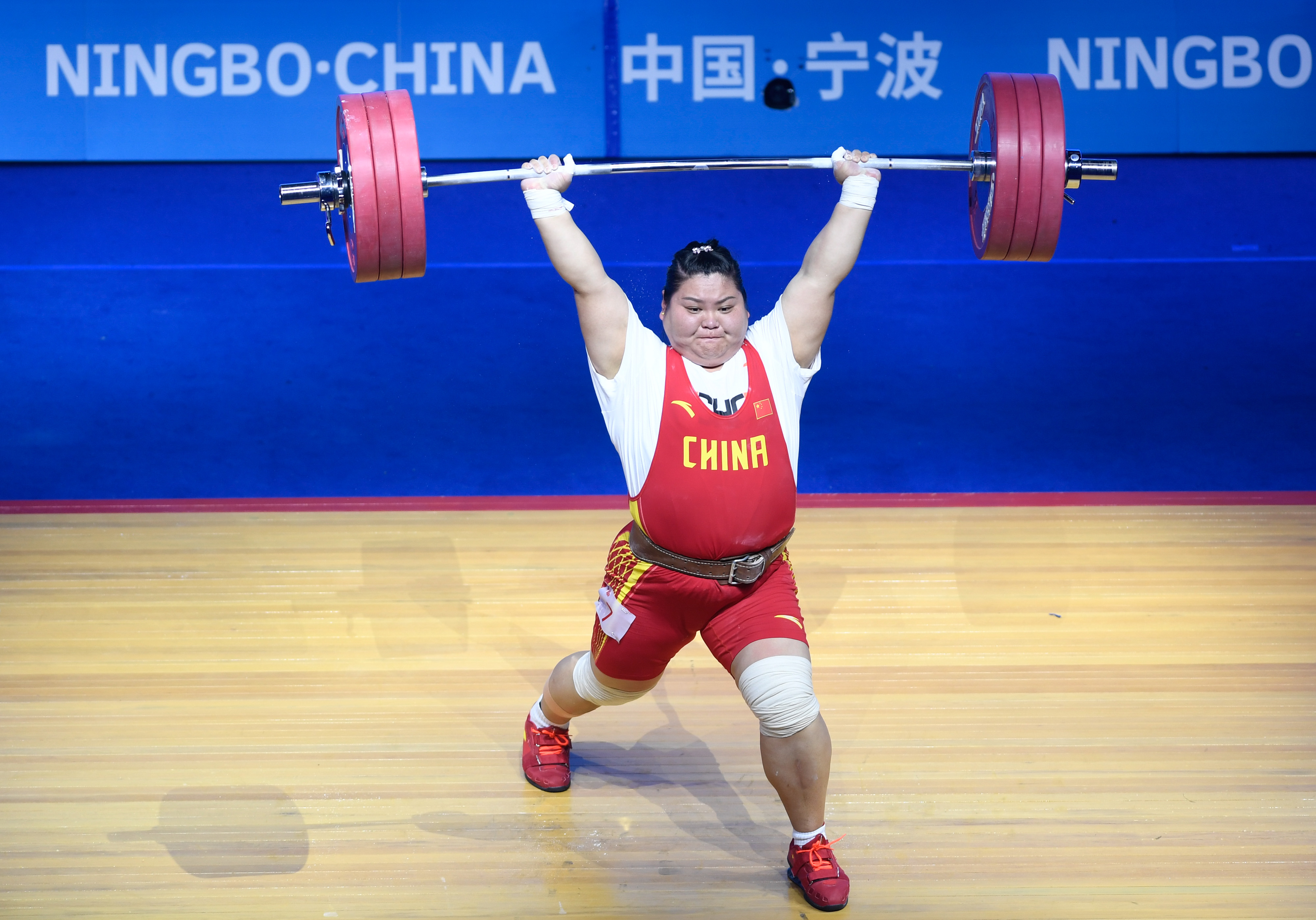 举重亚锦赛中国选手包揽女子87公斤以上级冠亚军