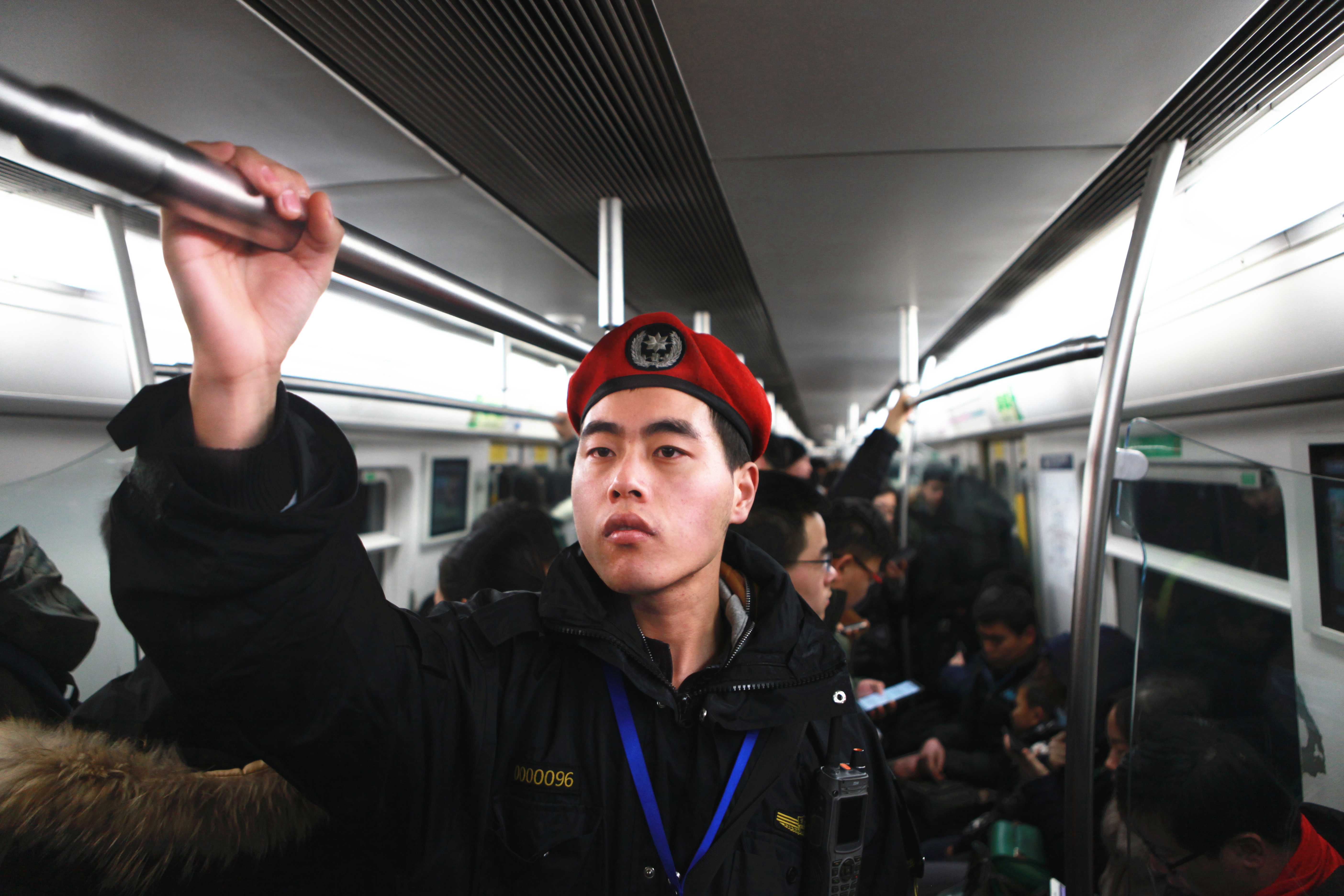 北京地铁乘务管理员履职为民受赞誉