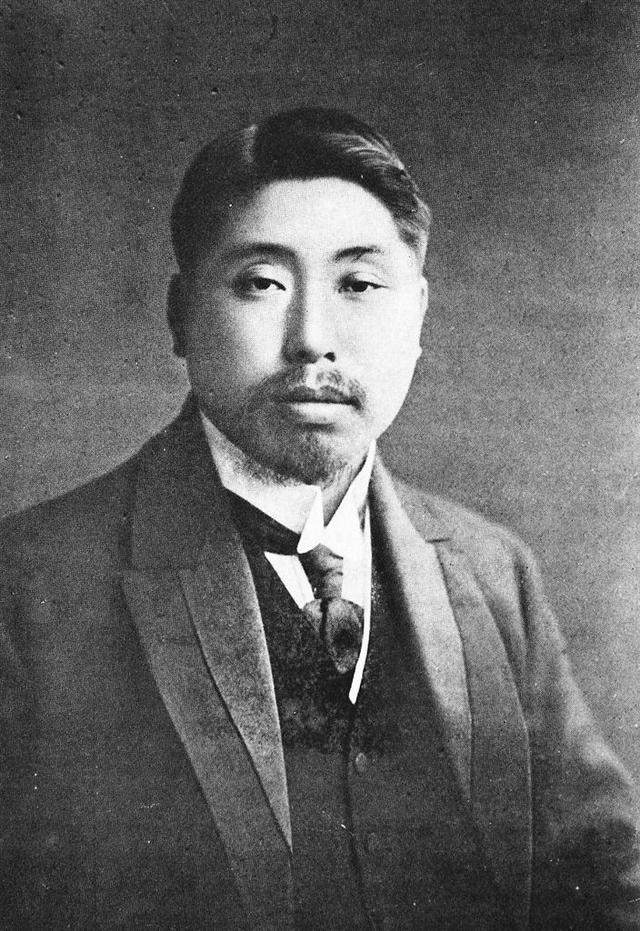 咱们先来说说《新中国未来记》.