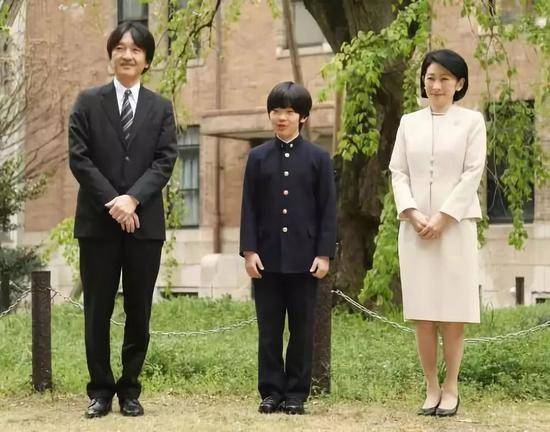日本天皇唯一孙子在学校被人用刀具威胁