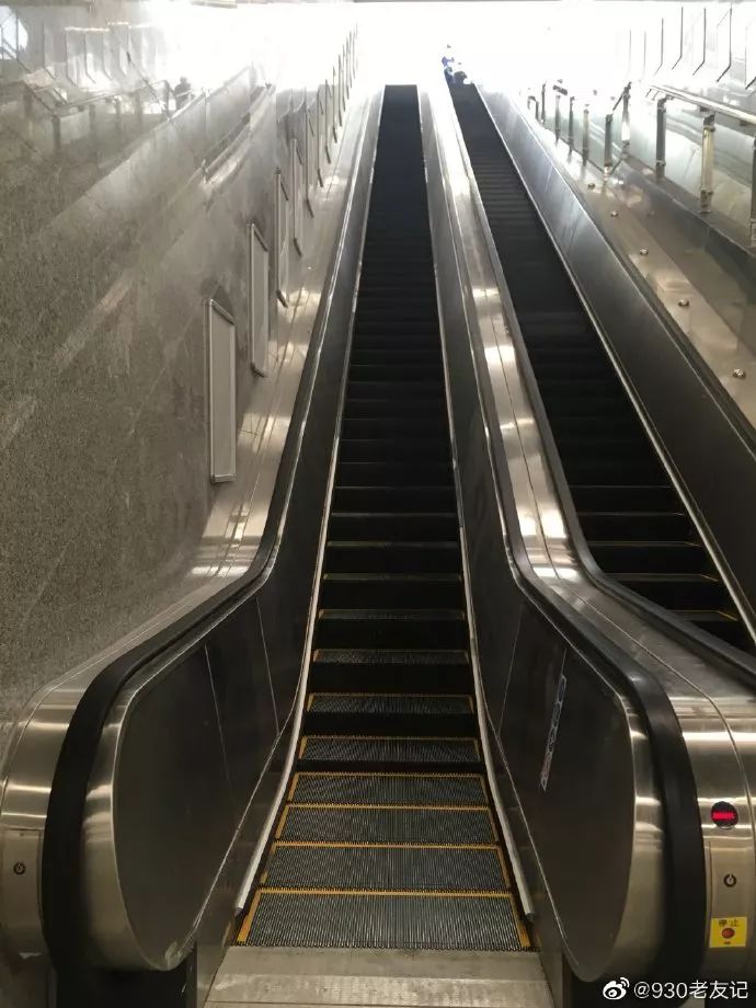 南宁地铁3号线青秀山站真容曝光内有5台超大自动扶梯930新闻眼