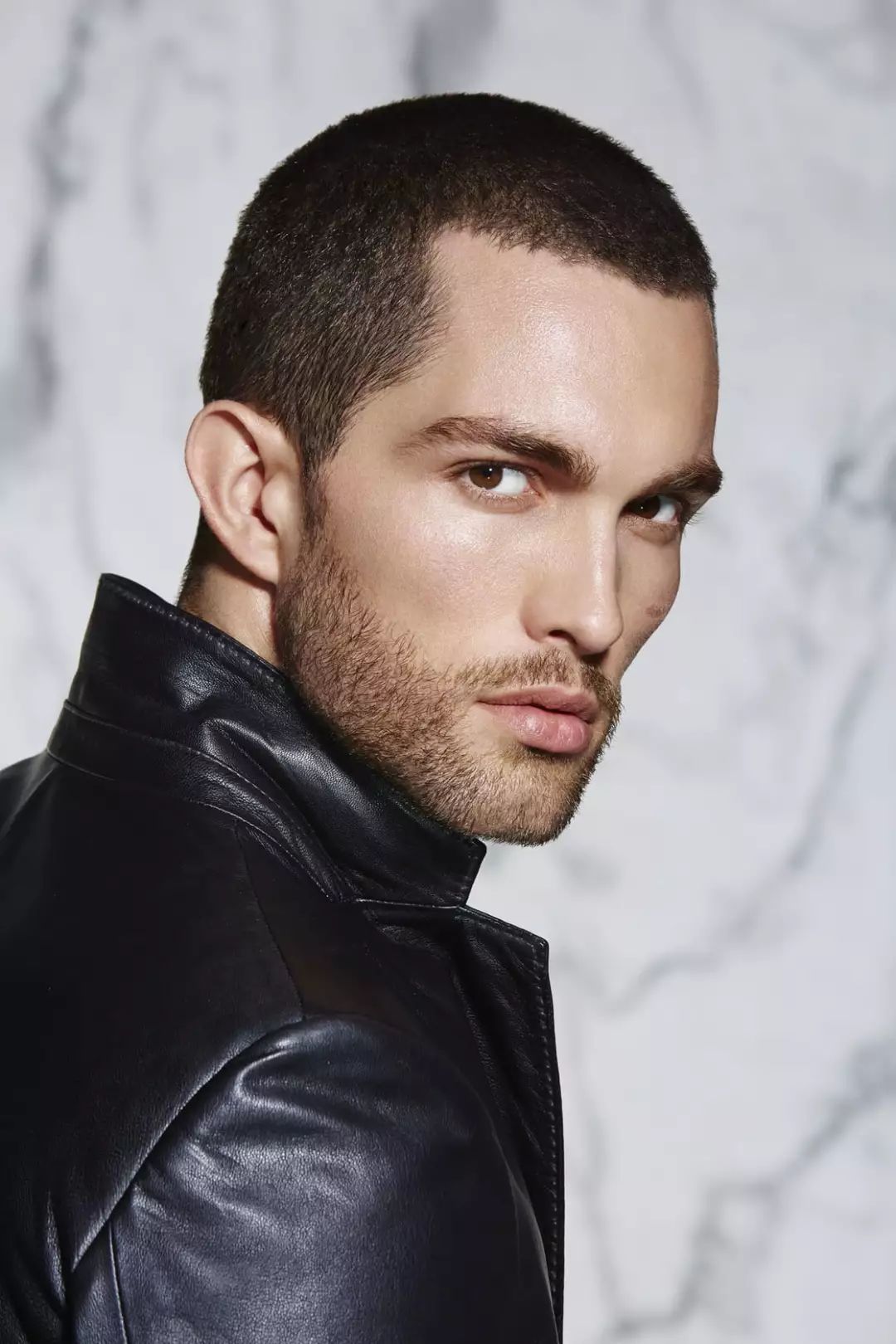 丹麦超模感谢脸上的伤疤,被疯狂点赞_tobias