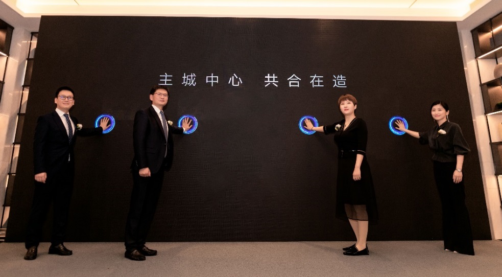 融创东南区域集团总裁助理兼安徽公司总经理李文军首先登台,向到场的