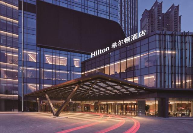 沈阳世茂希尔顿酒店地处城市中央,宾客可轻松前往商业中心,领事馆