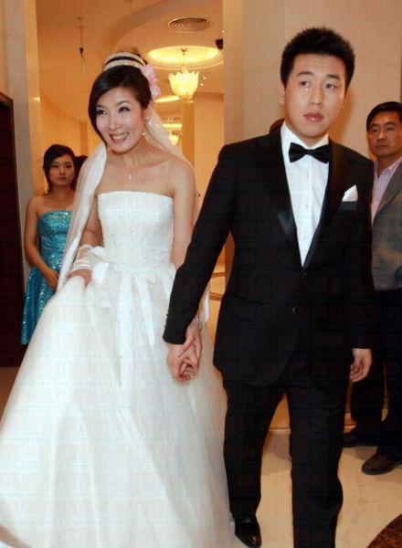 曾两次改姓的奥运冠军,嫁小四岁老公,被质疑整容,现37岁颜值高_杜丽