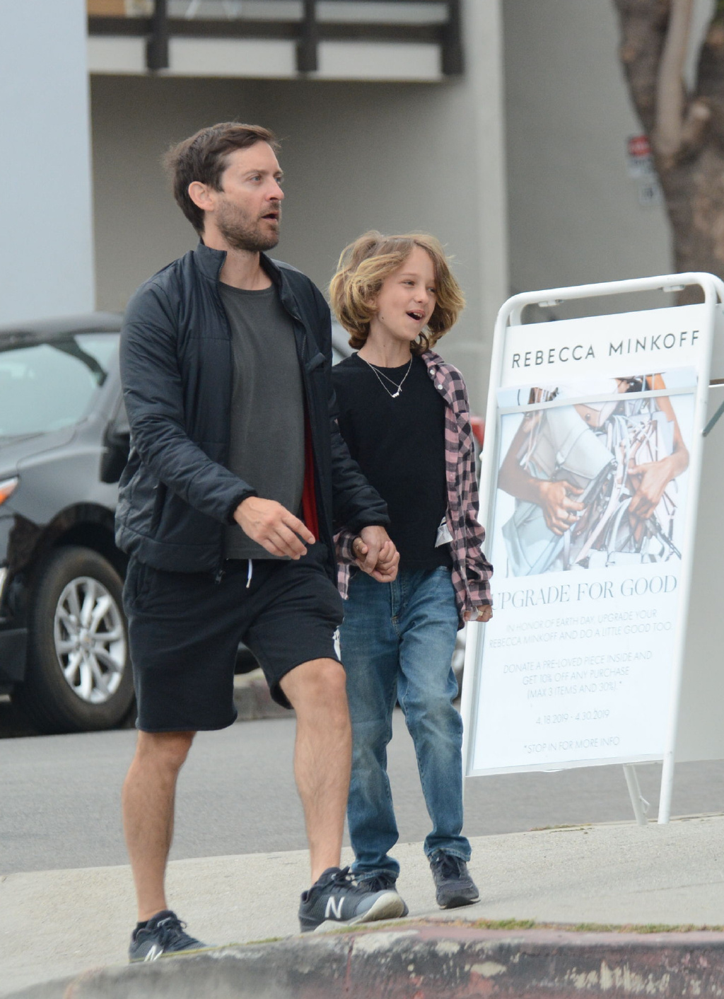 要知道托比·马奎尔当年可是小李子莱昂纳多的好友,在好莱坞的名气