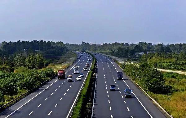 往返乐山方向的车辆可以经国道245线,国道108线绕行,或经乐自,仁沐新