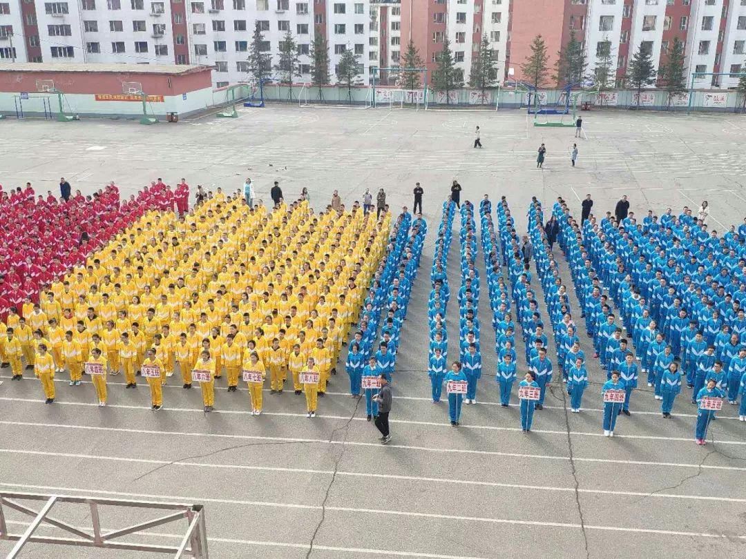 千人诵经典芳香溢四方通钢三中开展书香校园活动