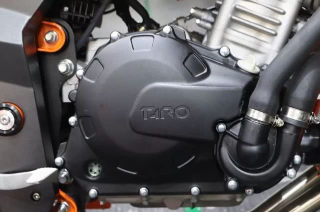 国产最强跑车摩托之争诺马刀风400vs台荣tr400