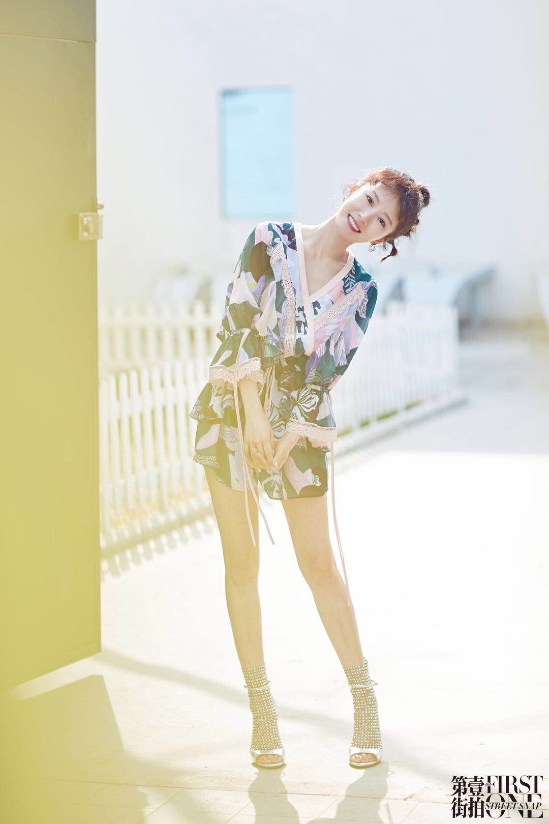 近期,李念工作室爆出一组李念的街拍照,简直美出新高度!