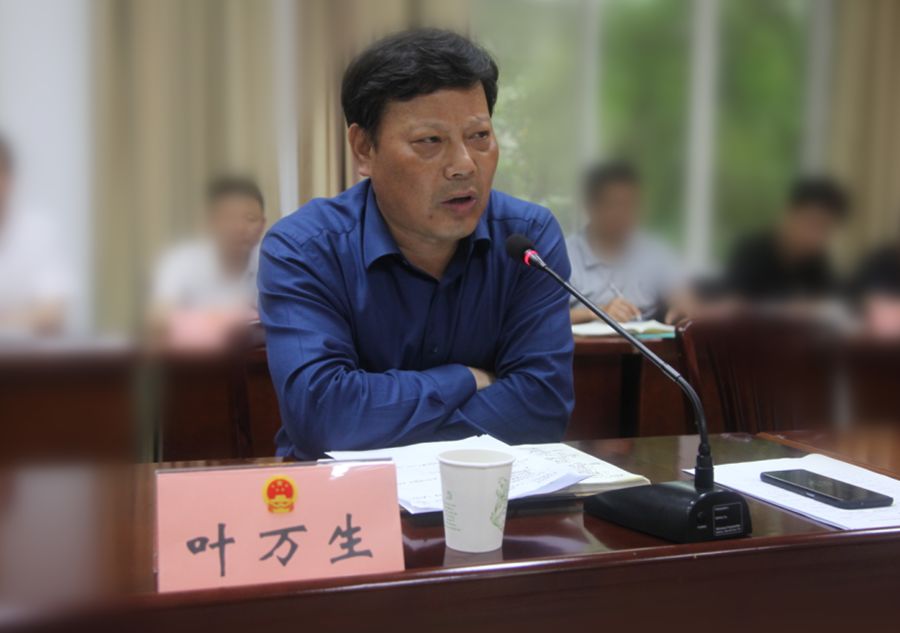 叶万生指出,小城镇环境综合整治工作使集镇面貌发生了很大变化,也改善