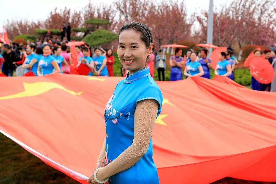 荣成上演千人旗袍秀!