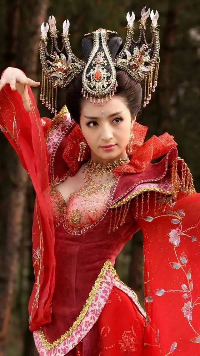 麦迪娜古装秀都美人美如画扮香妃最有味道