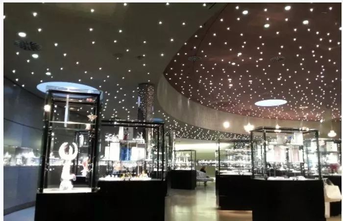 最著名的水晶博物馆,也是著名的水晶制造商施华洛世奇公司的总部,展有