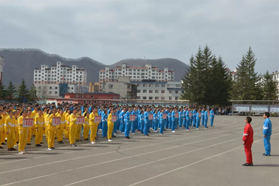 千人诵经典芳香溢四方通钢三中开展书香校园活动