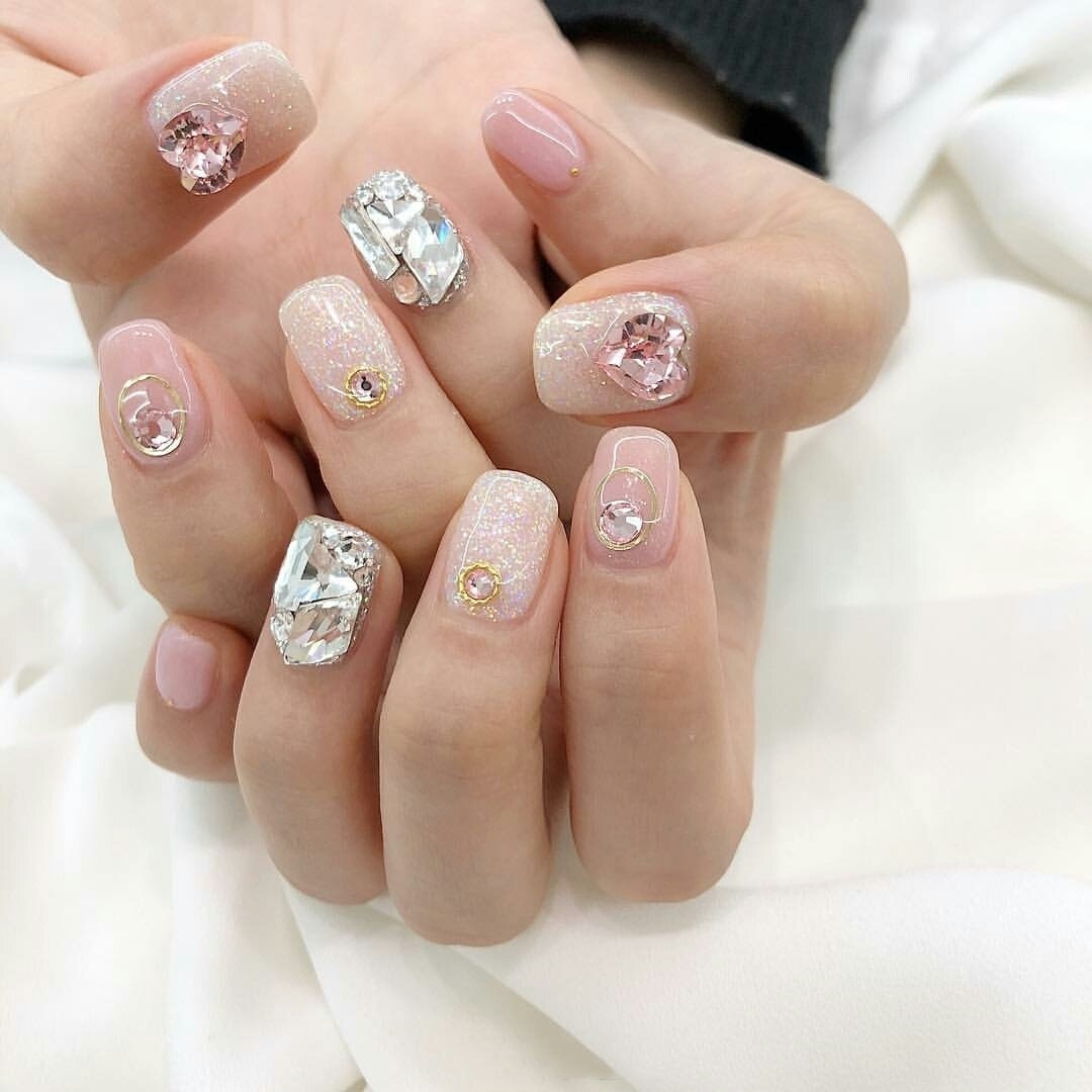 原创五一假期换上一款闪亮迷人的钻石美甲做最耀眼的小仙女