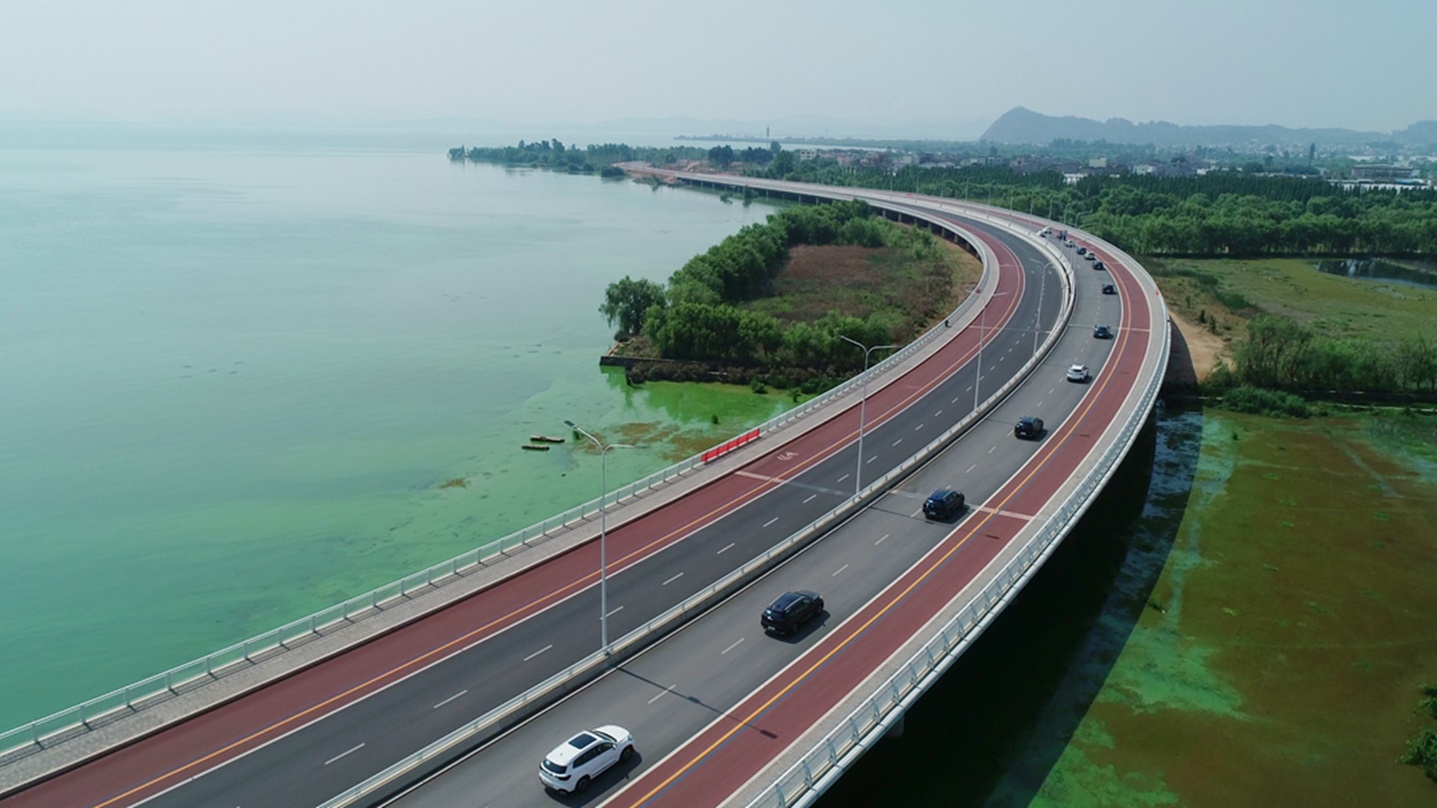 25寸中控屏的清晰度和流畅度相当高,就拿模拟3d影像的全景影像系统来