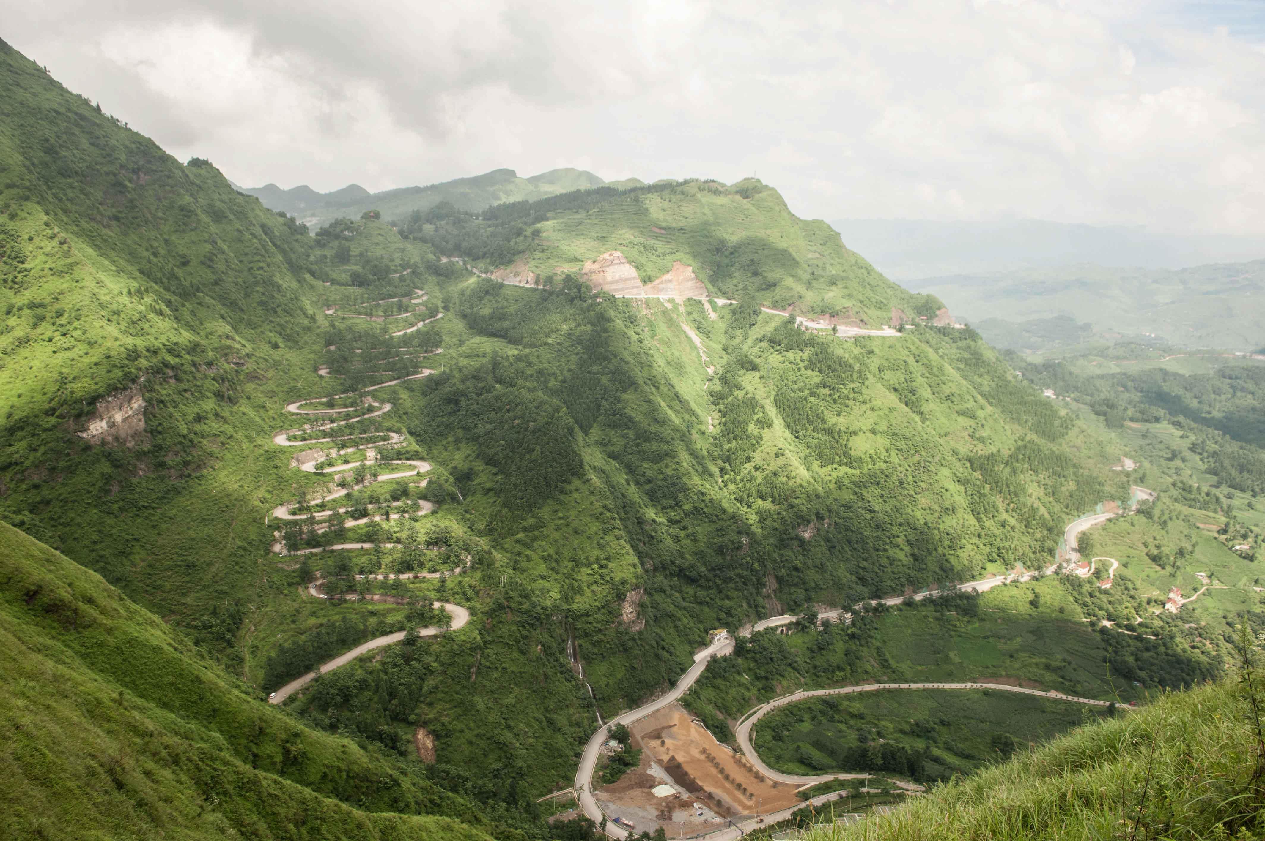 甘肃最吓人的盘山公路图片