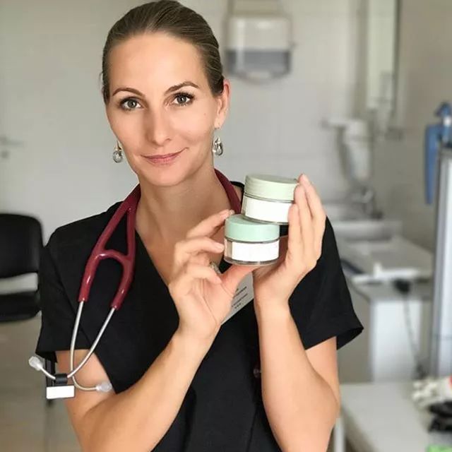 也是超多医生,素人也是用的这个牌子的东西isabella calthorpe