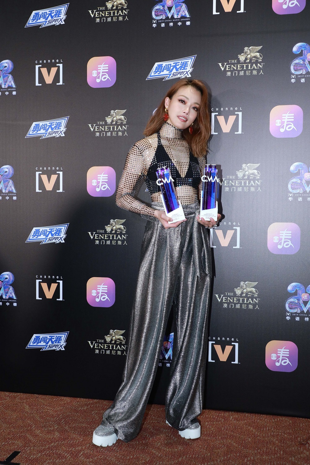 英皇娱乐艺人受邀出席华语榜中榜古巨基容祖儿许靖韵斩获多项大奖