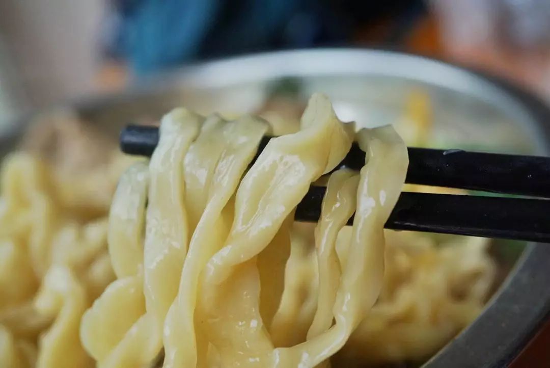 还有一种细一点的也很常见,台州人叫米面,口感偏韧一些,经煮不易糊.