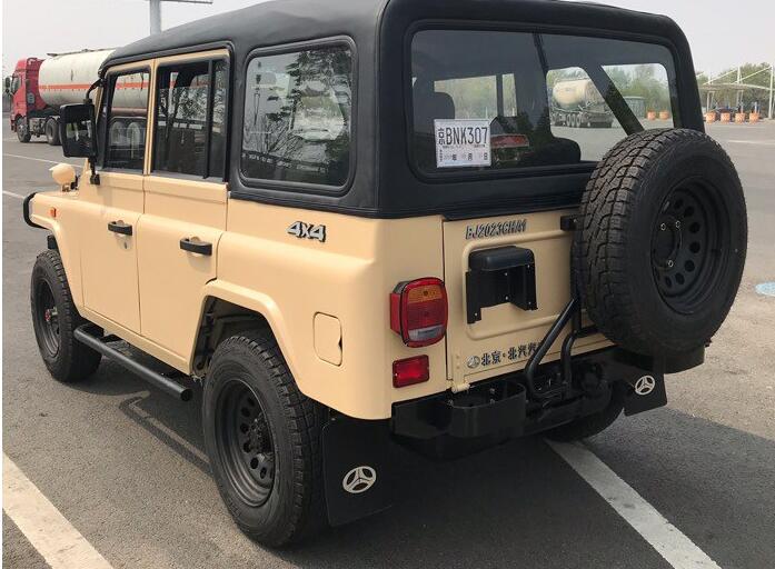 首台独立悬挂版北汽bj212亮相,专属沙漠黄涂装,质感不输吉姆尼