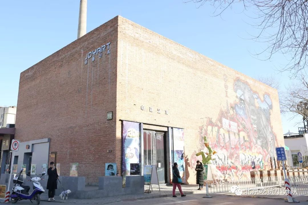 店名:卓越艺术地址:798艺术区d10卓越艺术空间电话:010-59789788铁匠