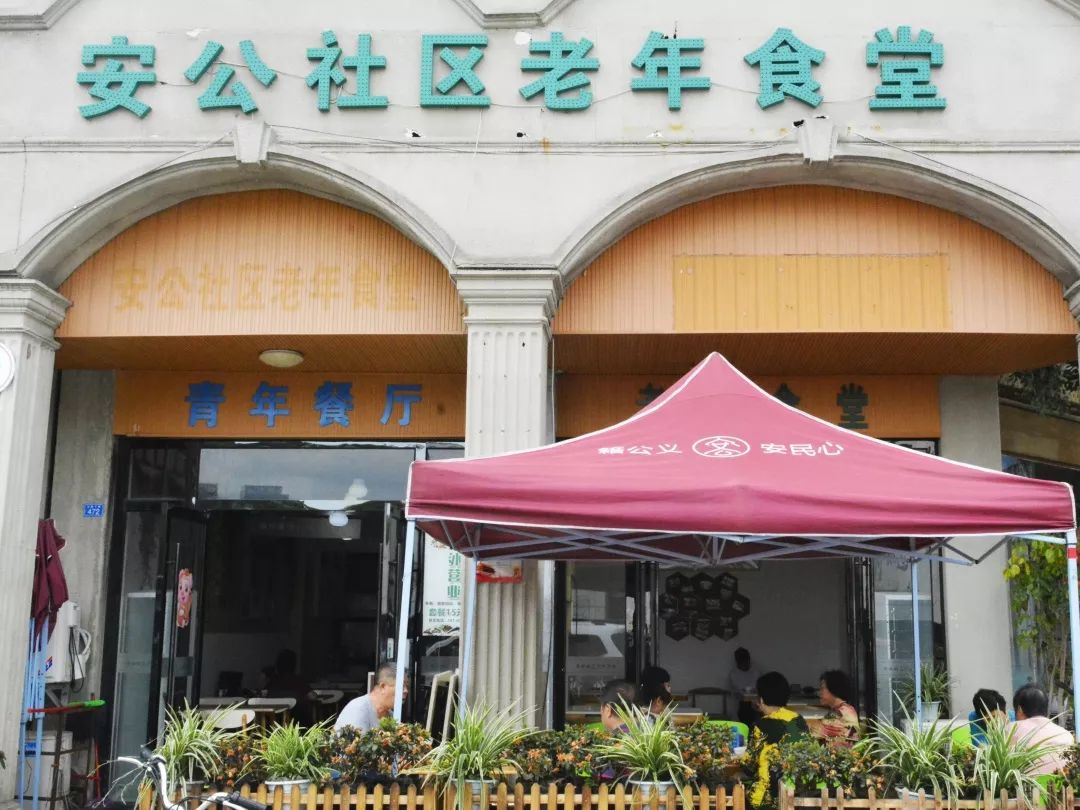 听说,在新区的老年人有个专属食堂?