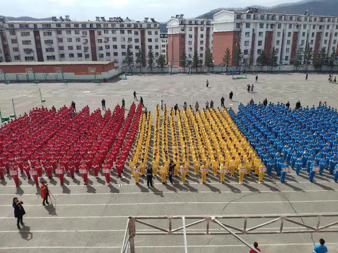 千人诵经典芳香溢四方通钢三中开展书香校园活动