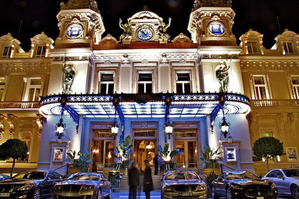 主要的还是这里的旅游产业,其次就是这里的赌场也吸引了很多人来这里