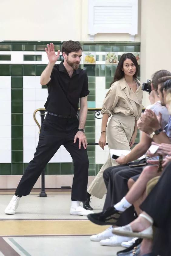 原创神仙眷侣大概说的就是这两位lemaire设计师与他的灵感缪斯