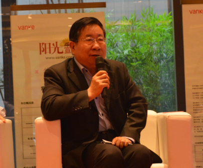 研究院院士,河北省毛体书法研究会副秘书长段铁林上台为论坛书法献艺