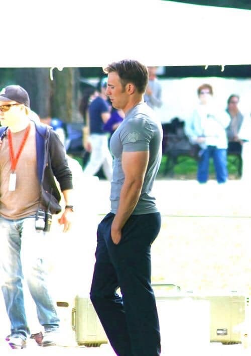 相信许多女粉丝当初在观看2011年第一集《美国队长》captain america