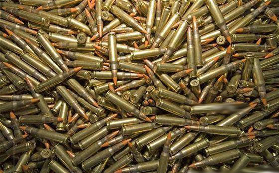 战争时期,士兵打完的空弹夹都哪里去了,都扔了吗