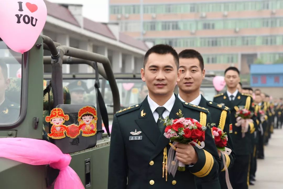 火箭军兵哥哥的集体婚礼高清大图来啦!